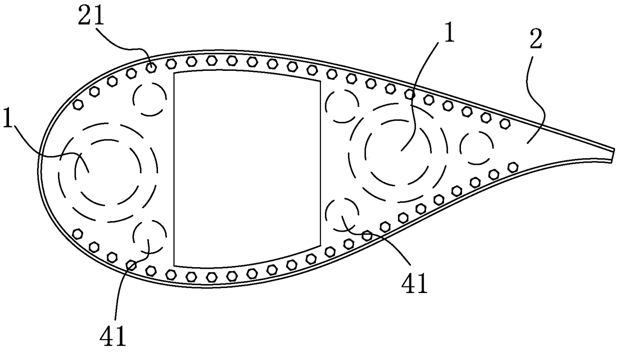 Segmented blade connecting device, blade of wind power generating set and control method thereof