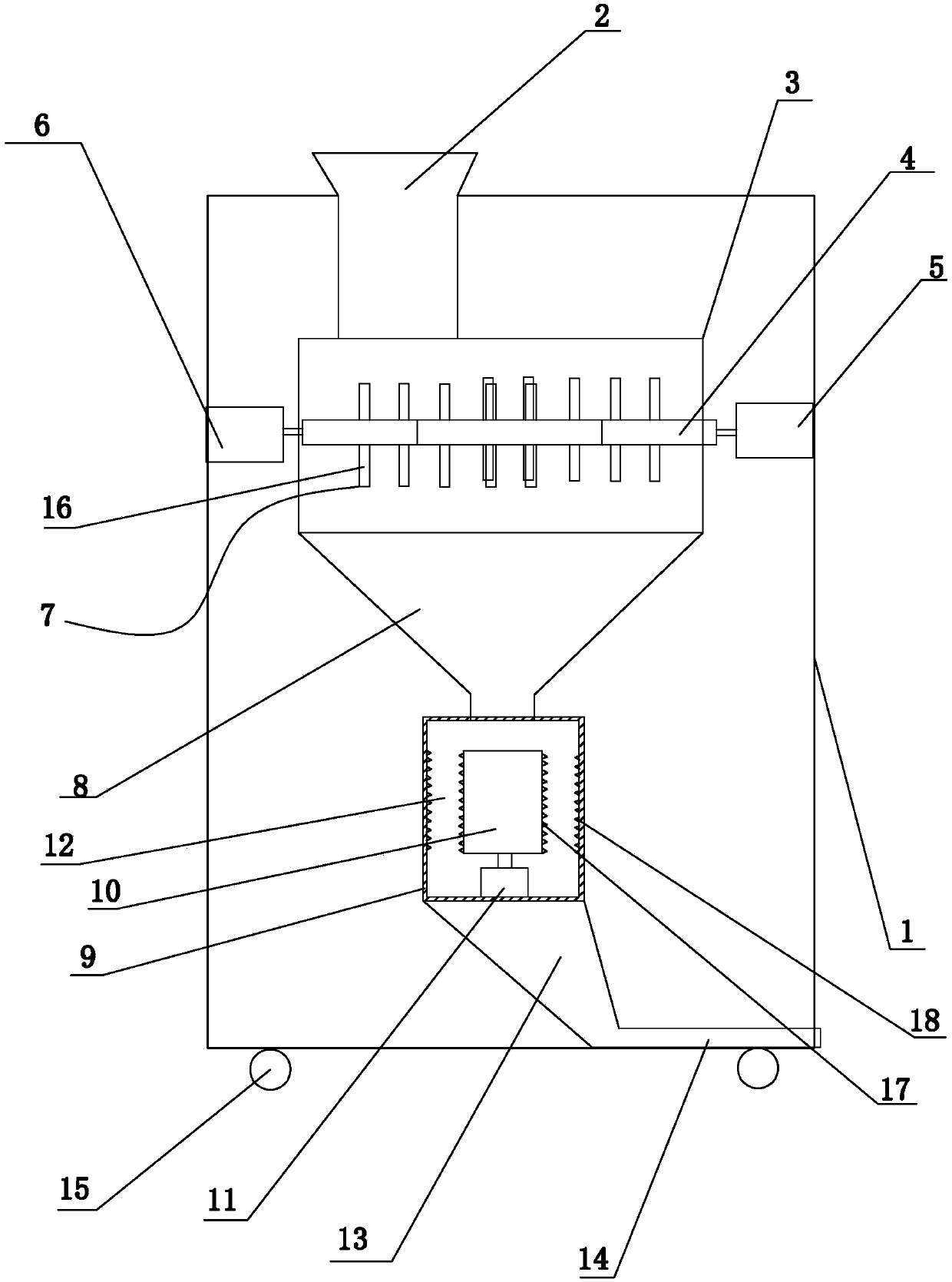 Raw material pulverizing device for activated carbon production