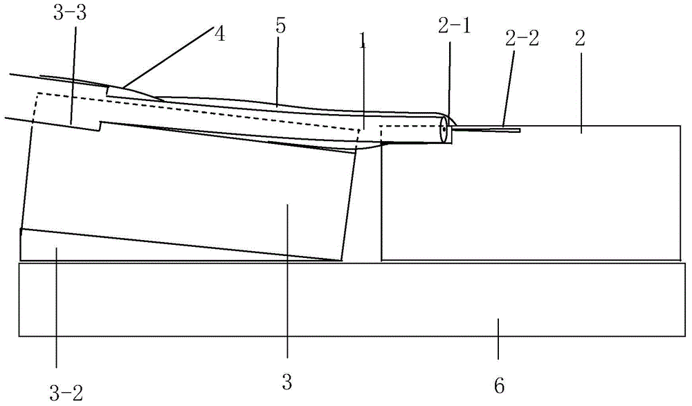 Method for coupling and aligning optical fiber and integrated chip and coupling and aligning module thereof