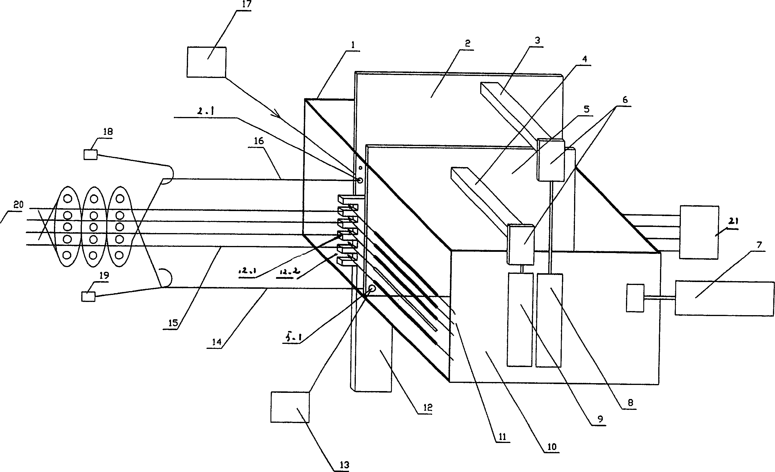 Loom with functions of warp-weft plain-weaving and z-directional yarn interweaving and weaving method thereof