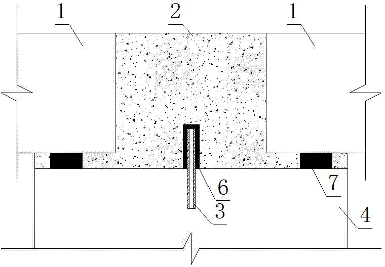 Structure for connecting upper and lower parts of bridge wrapped with rubber cap steel tube and constructing method thereof