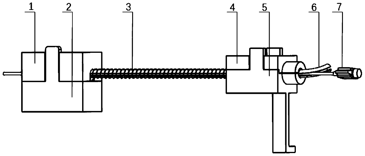 Catheter in-vitro anti-bending device for intravascular interventional surgical robot