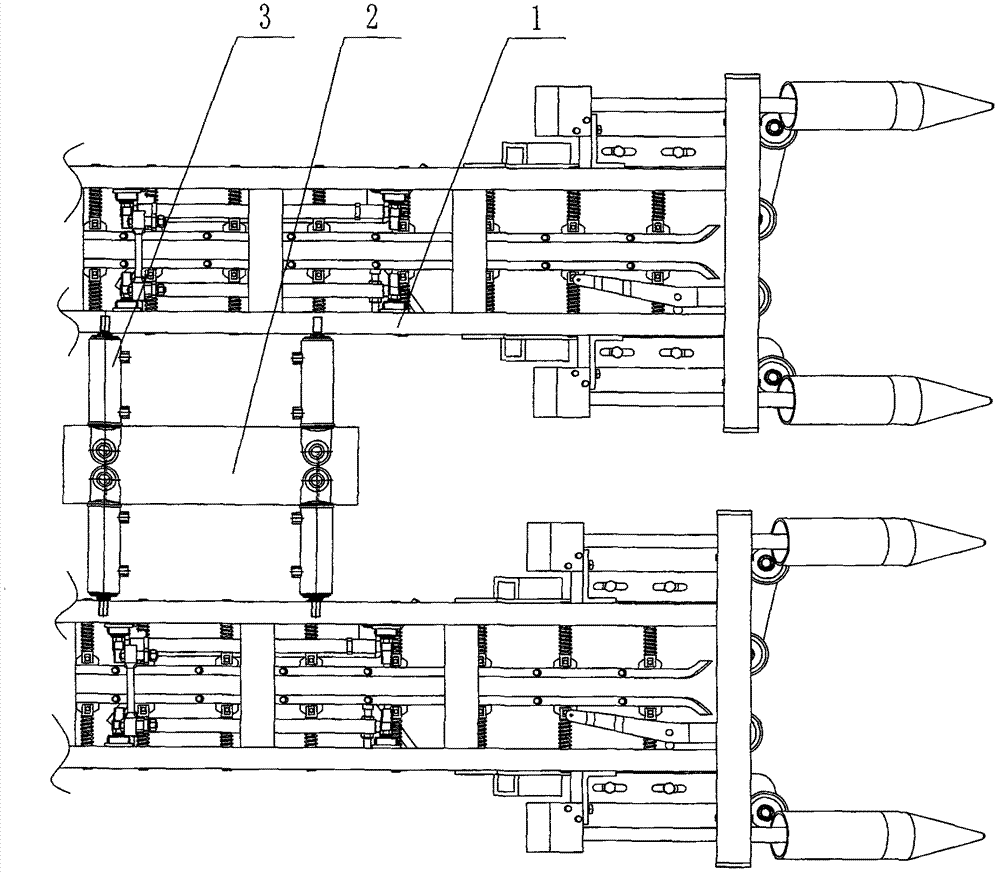 Two-ridge four-row hydraulic automatic row-aligning harvesting device