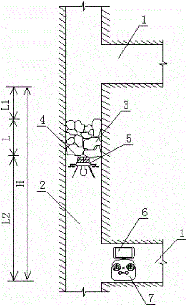 Winze blockage blasting device and method