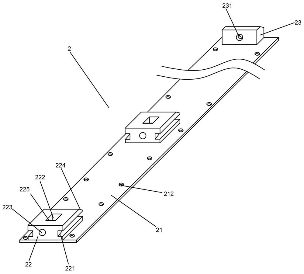 Connecting assembly with good stability