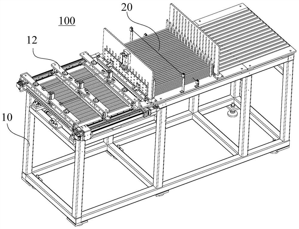 Discharging mechanism and assembling system