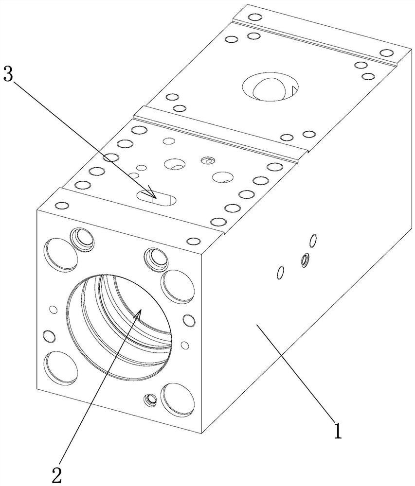 Improved structure of oil channel of middle cylinder body of breaking hammer