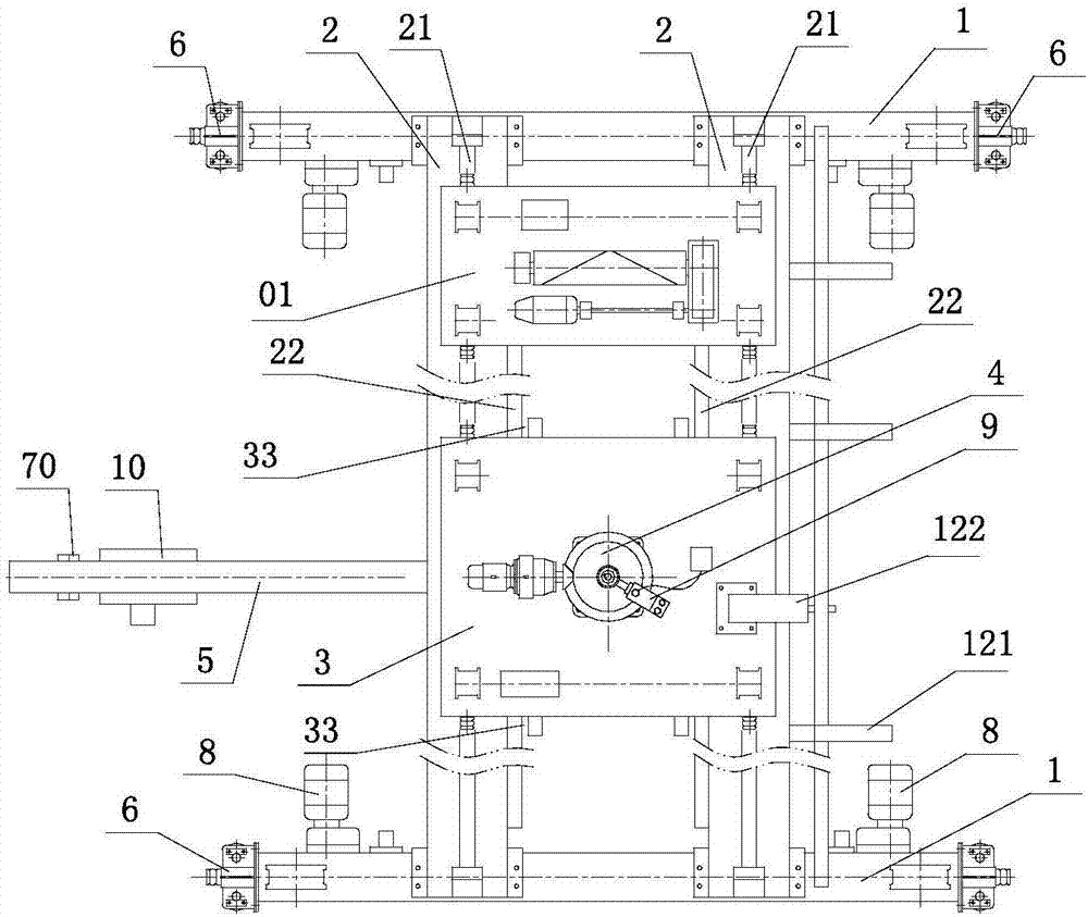 Crane provided with lifting trolley and anti-rollover devices and capable of rotating at any angle