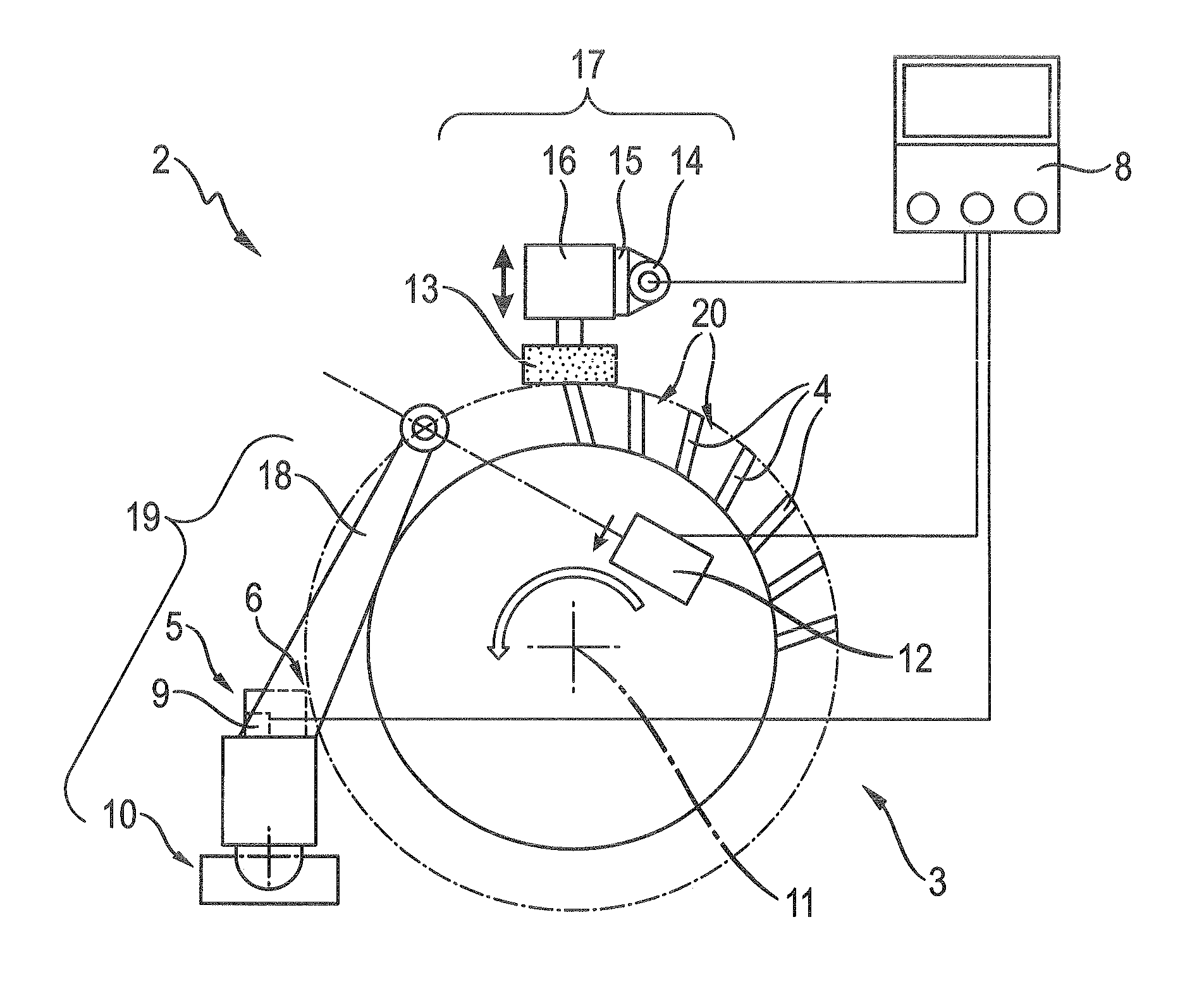 Agricultural harvesting machine with device for maintaining a comminution assembly