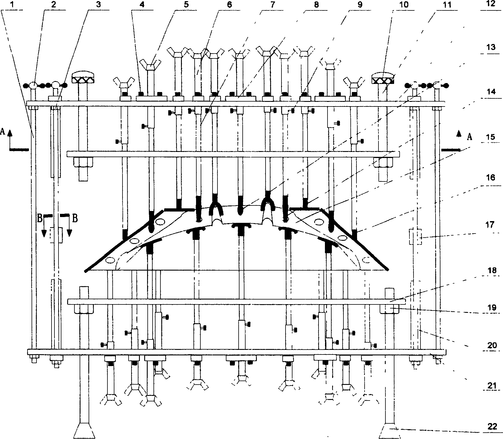 Flexible checking implement for large complicated carved punched thin-wall workpiece