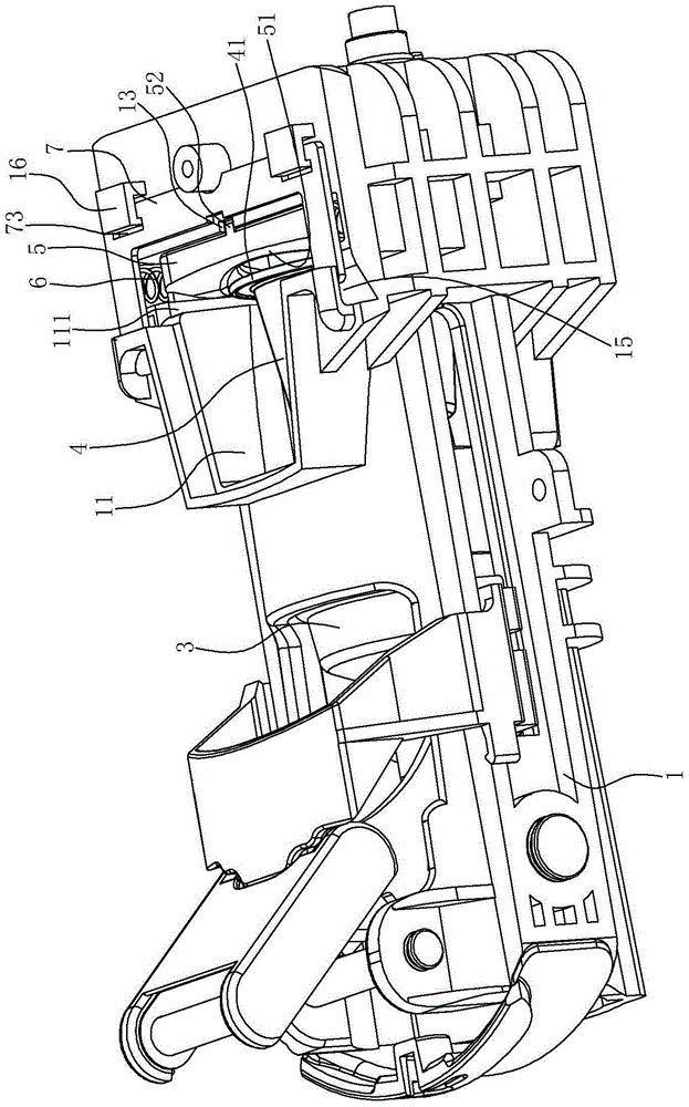 Beverage brewing equipment that facilitates pack removal