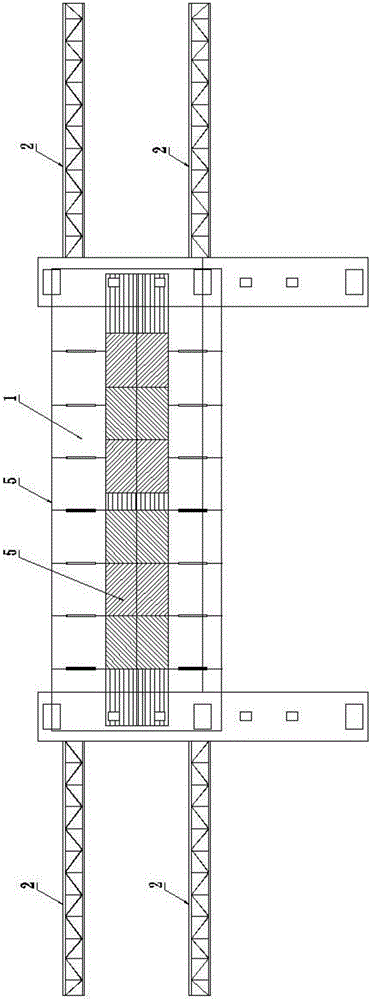 Descending movable framework for highway box girder at highway and railway combined construction section and application method of descending movable framework