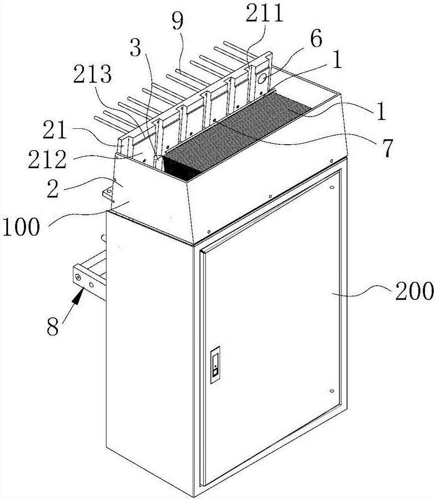 Round bar machining device and feeding device thereof