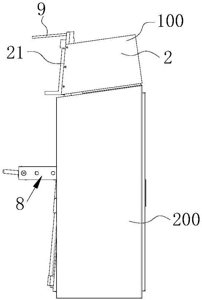 Round bar machining device and feeding device thereof