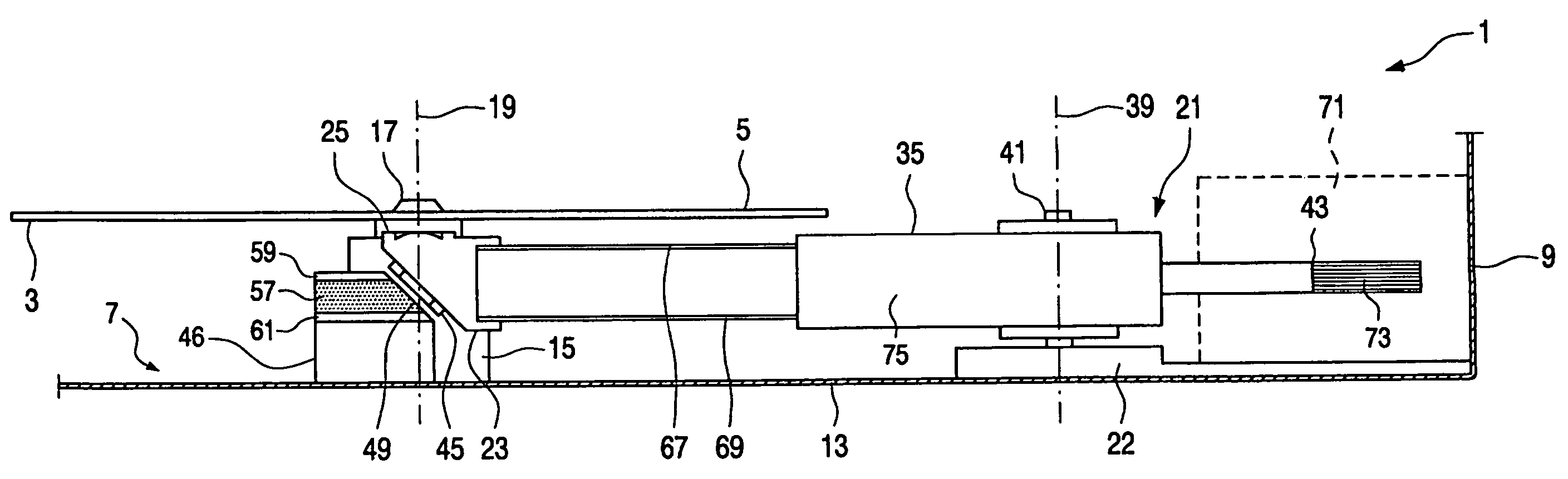 Optical disc apparatus for recording and/or reproducing information on/from an information surface of a rotatable optical disc