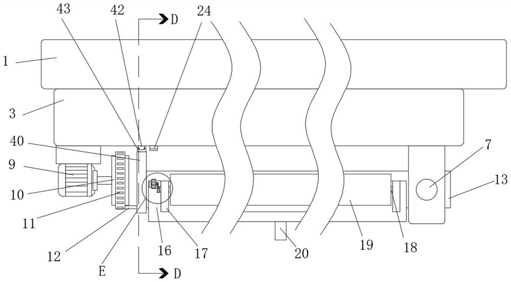 A photovoltaic panel cleaning device convenient for automatic snow removal and its snow removal method