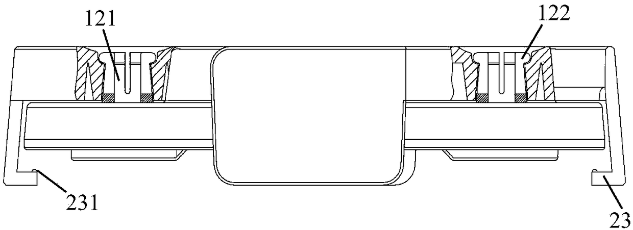 Crisper cover with lock catches achieving side opening and closing through rotating of one-point fixed type vertical shafts