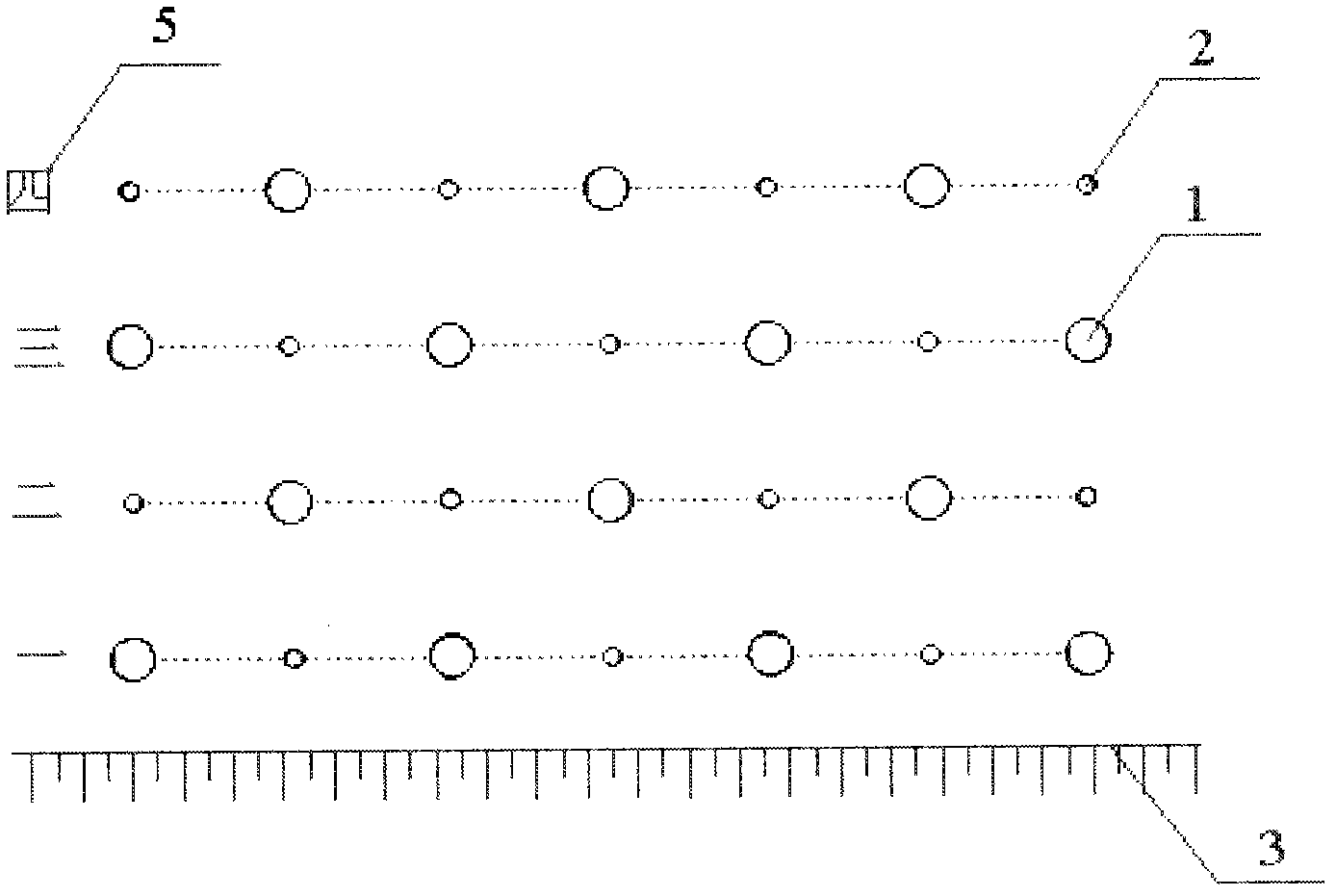 Deep-hole and shallow-hole combined bench blasting method capable of reducing blasting boulder rate