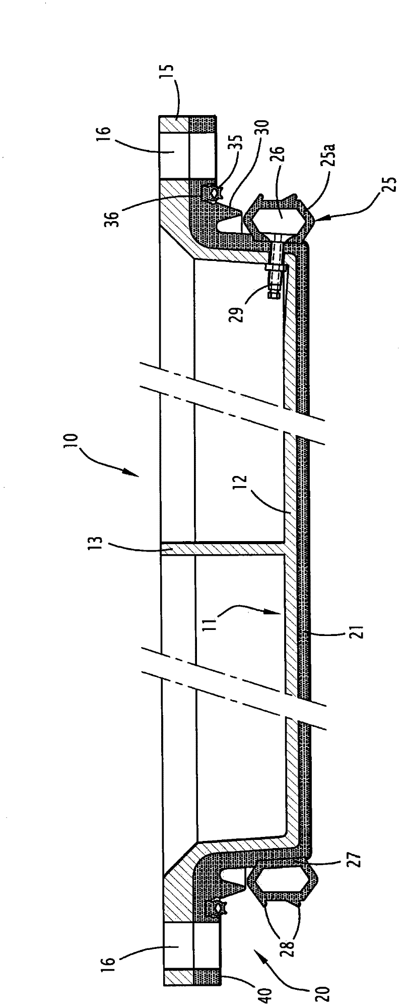 Sealed stopper for an opening in a junction tubing between a housing and a pipe, and method for implementing said stopper