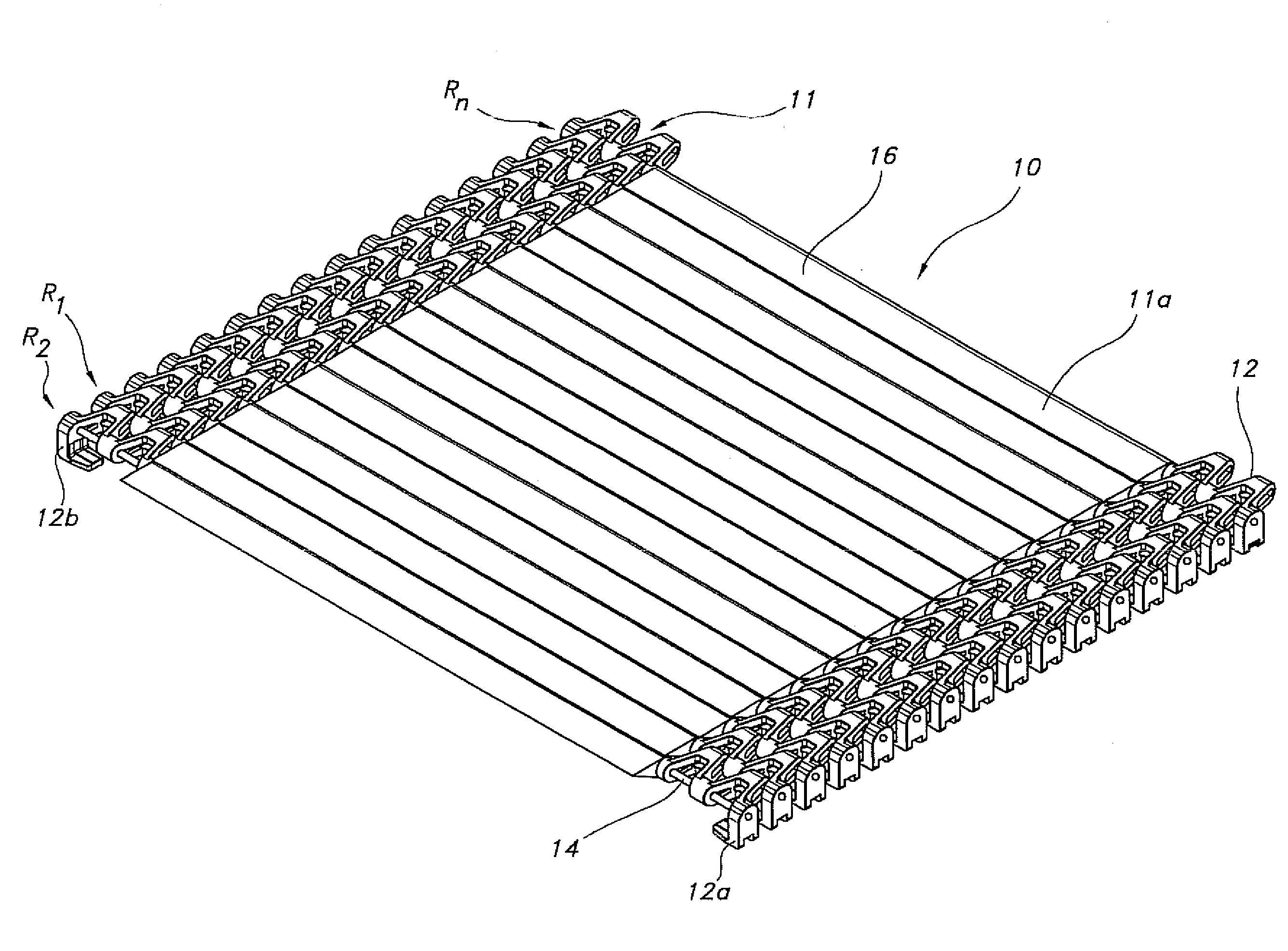 Side-flexing conveyor chain with pivoting slats and related methods