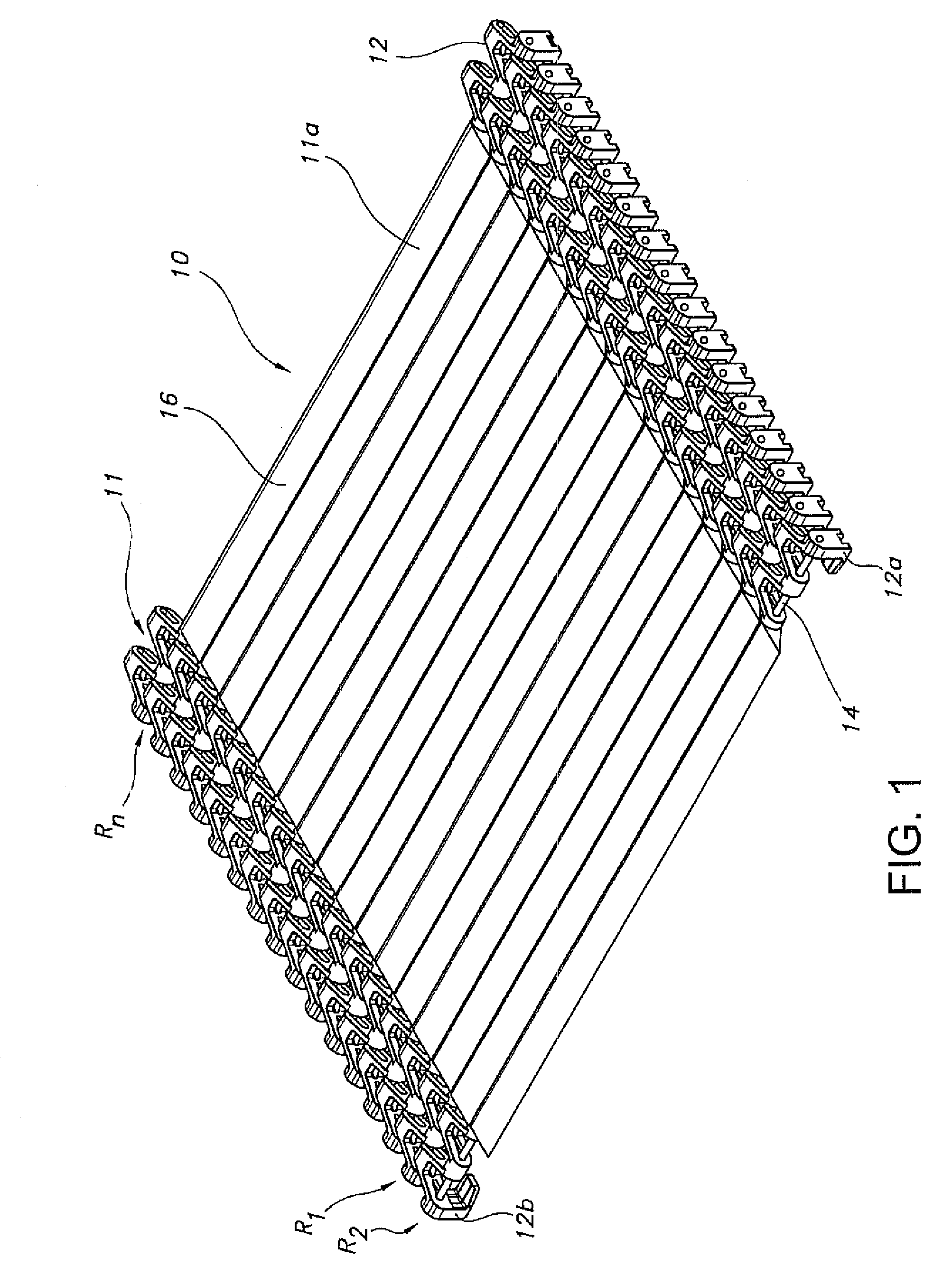 Side-flexing conveyor chain with pivoting slats and related methods