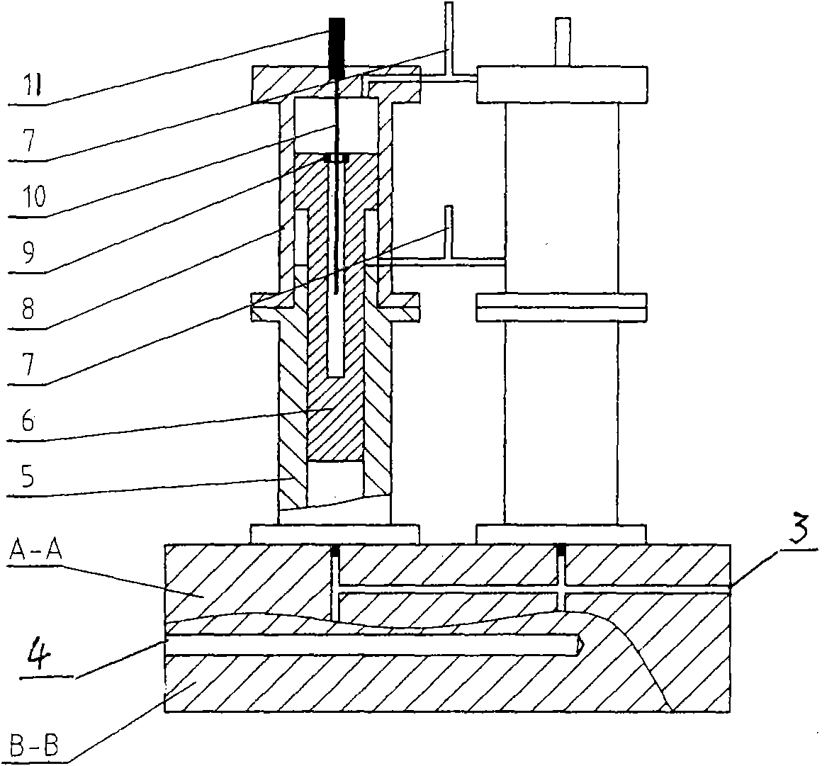 Supercharger with controllable hydraulic pressure and flow output