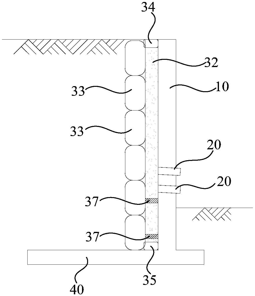 Retaining wall water drainage system