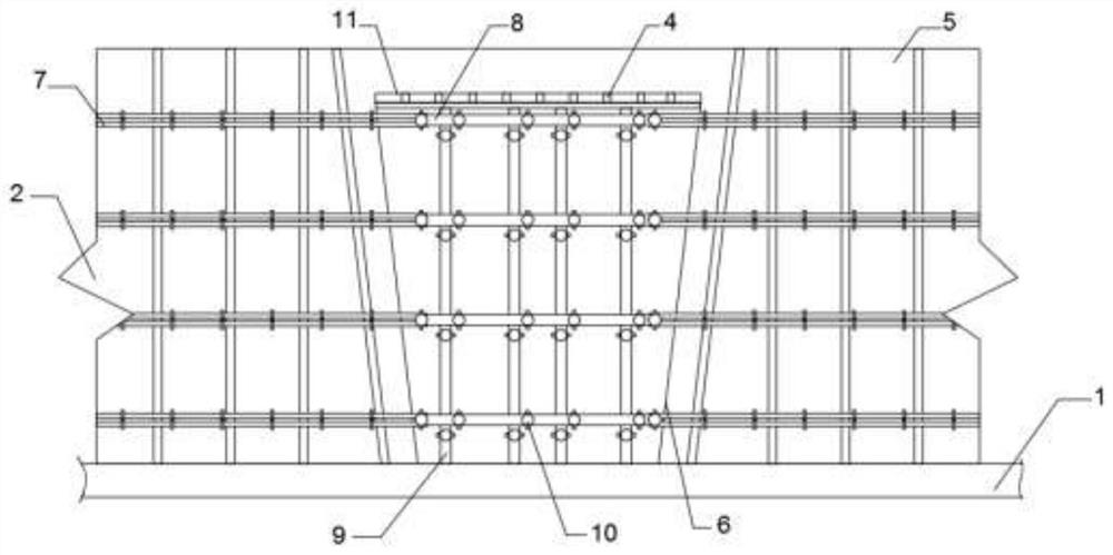 The main structure and the masonry structure are obliquely overlapped