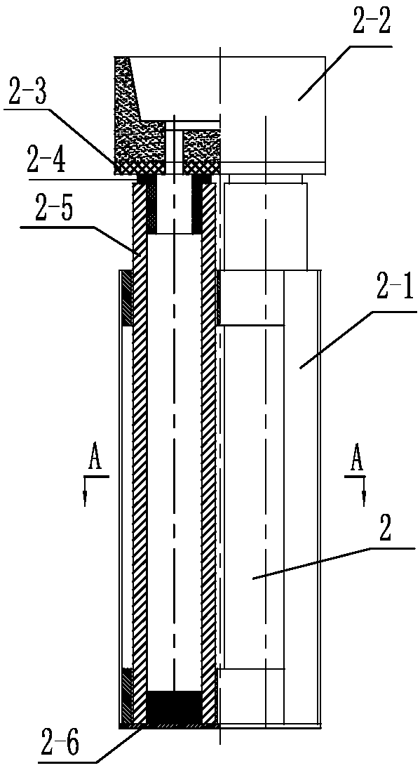 Combined smelting device capable of increasing yield of alloy castings and application of combined smelting device