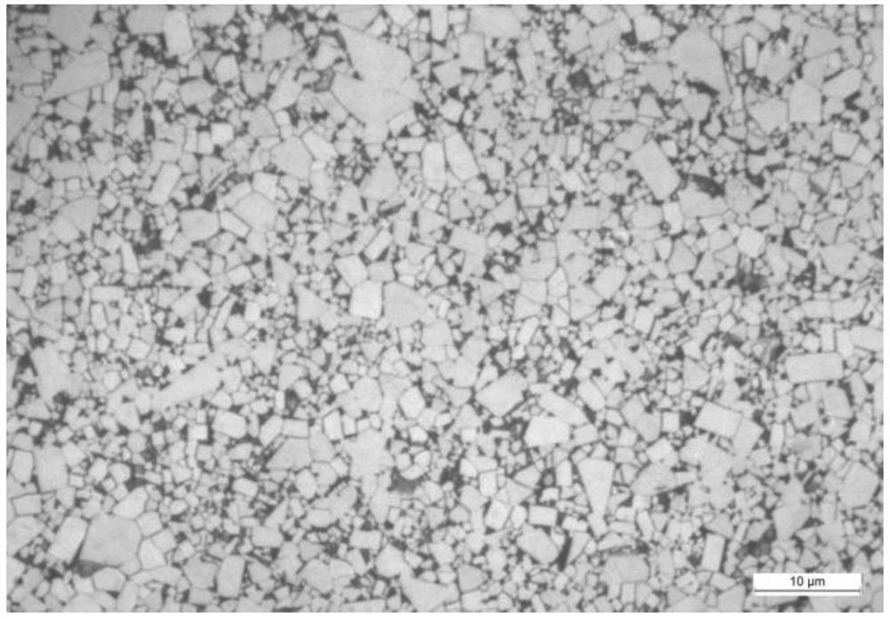 Low-cobalt high-strength hard alloy and preparation method thereof