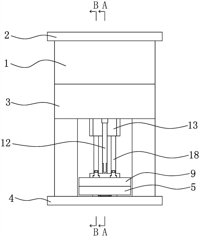 Mold stripping structure with buckles at two different angles