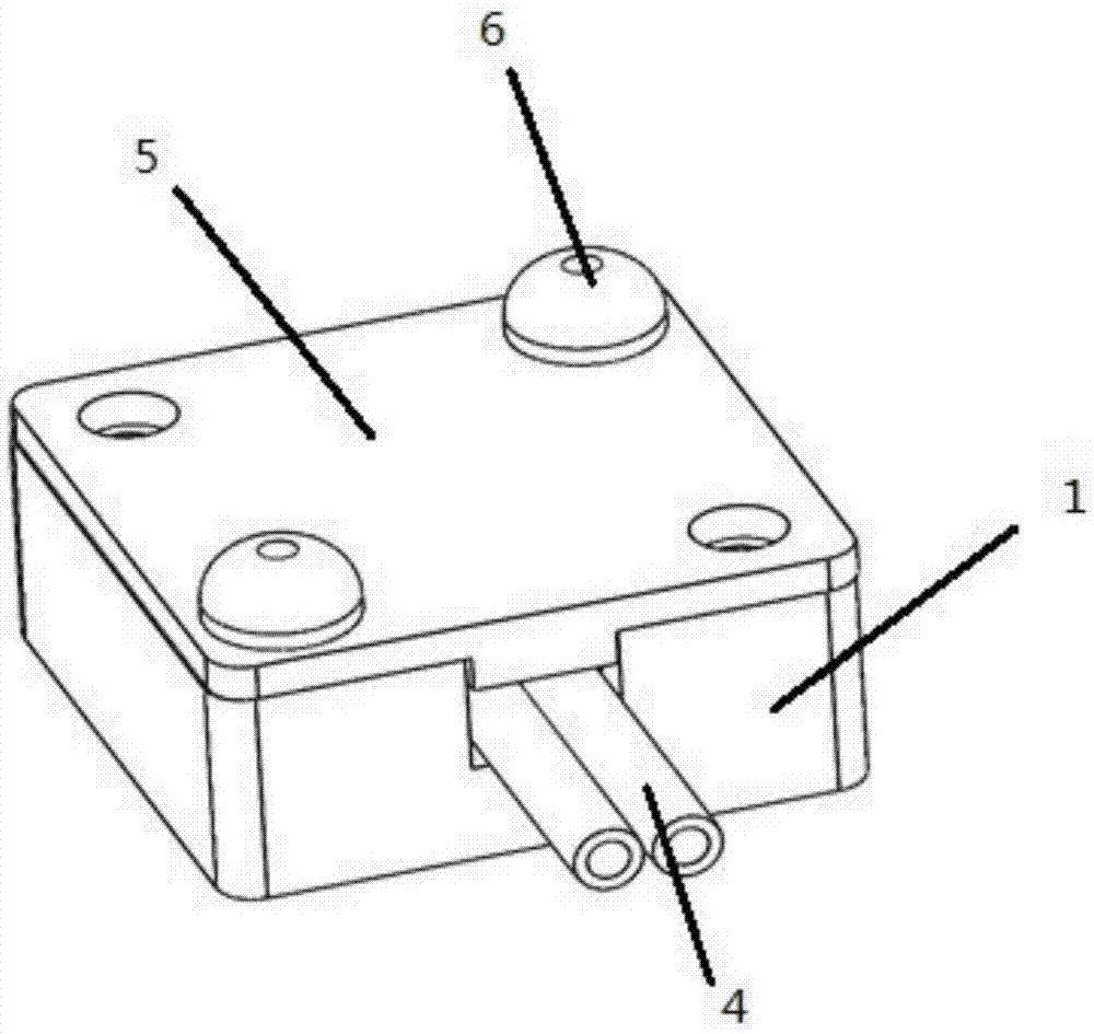 Single-use pipeline and pump head integrated split type micropump