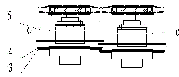 Feeding device of row-alignment-free corn harvester header