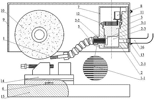 Brush-type nozzle capable of automatically adjusting flow of grinding fluid