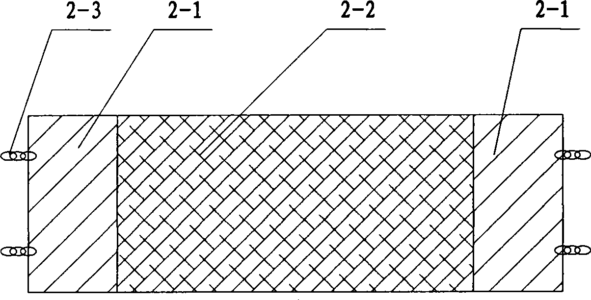 Floating shore-protection structure of inland river