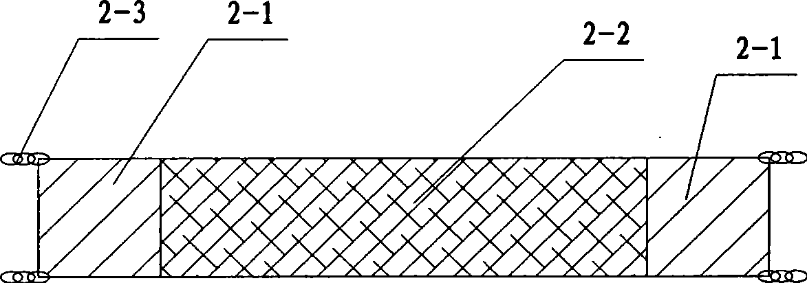 Floating shore-protection structure of inland river