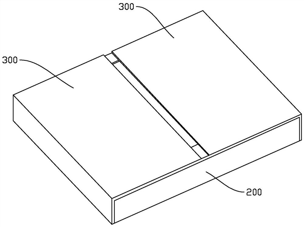 Deformable and reusable paper packaging structure and using method thereof