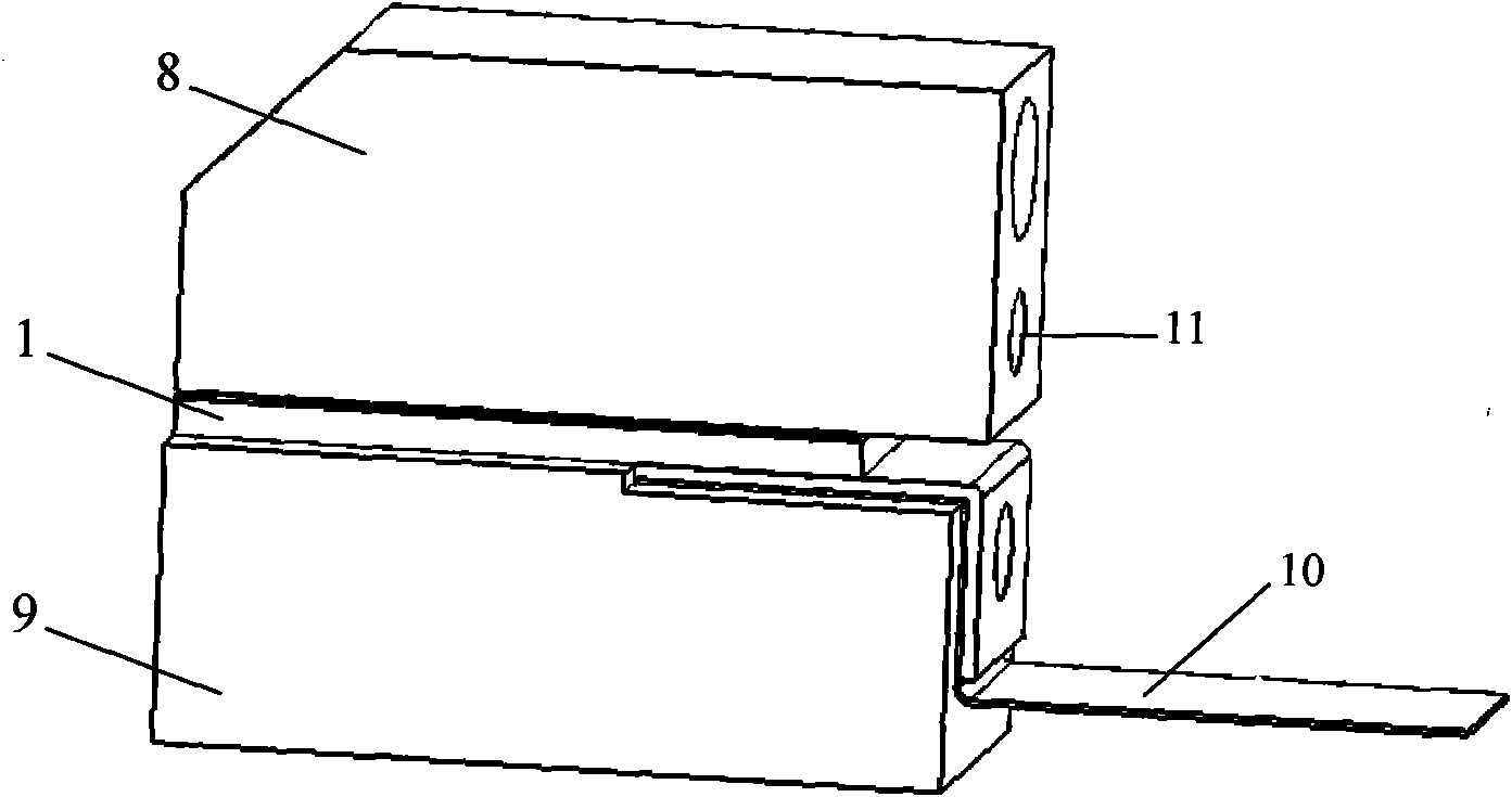 Liquid refrigerating chip for semiconductor laser and preparation method thereof