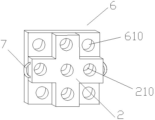 A labor-saving device for disassembling and assembling the main transformer clamp and its application method