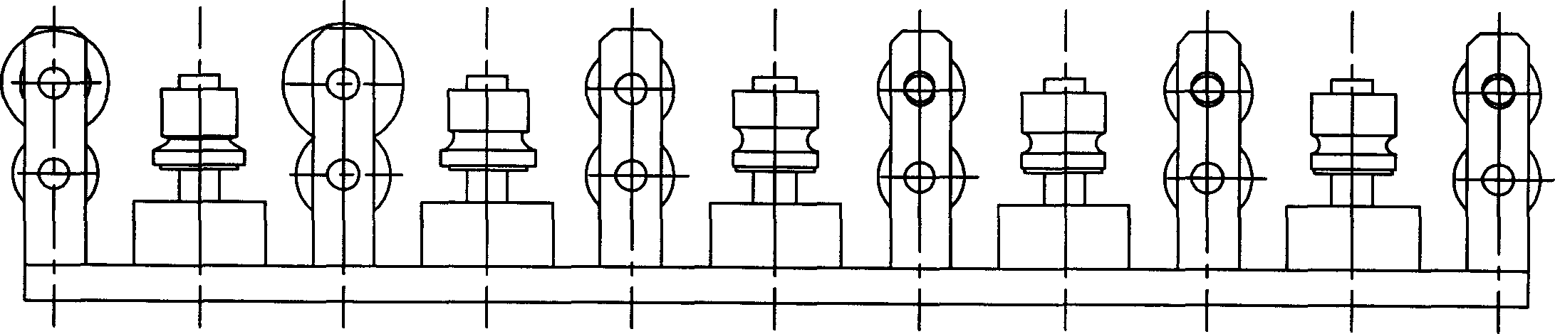 Tech. for vertically cladding forming coaxial cable by metal band external conductor and mould thereof