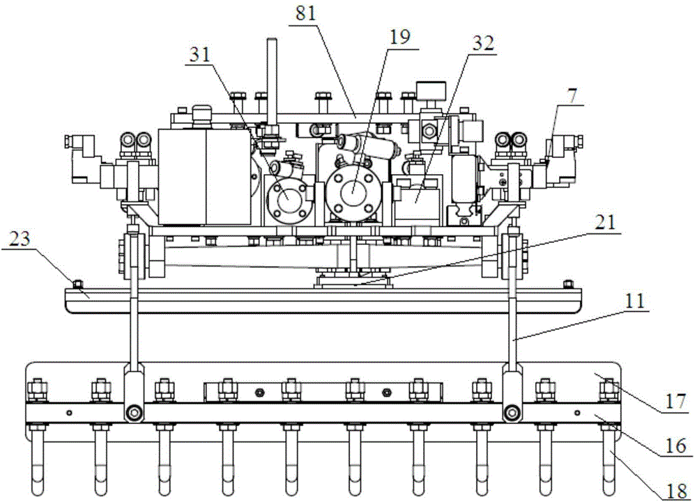 Self-adaptive gripper for bag packages