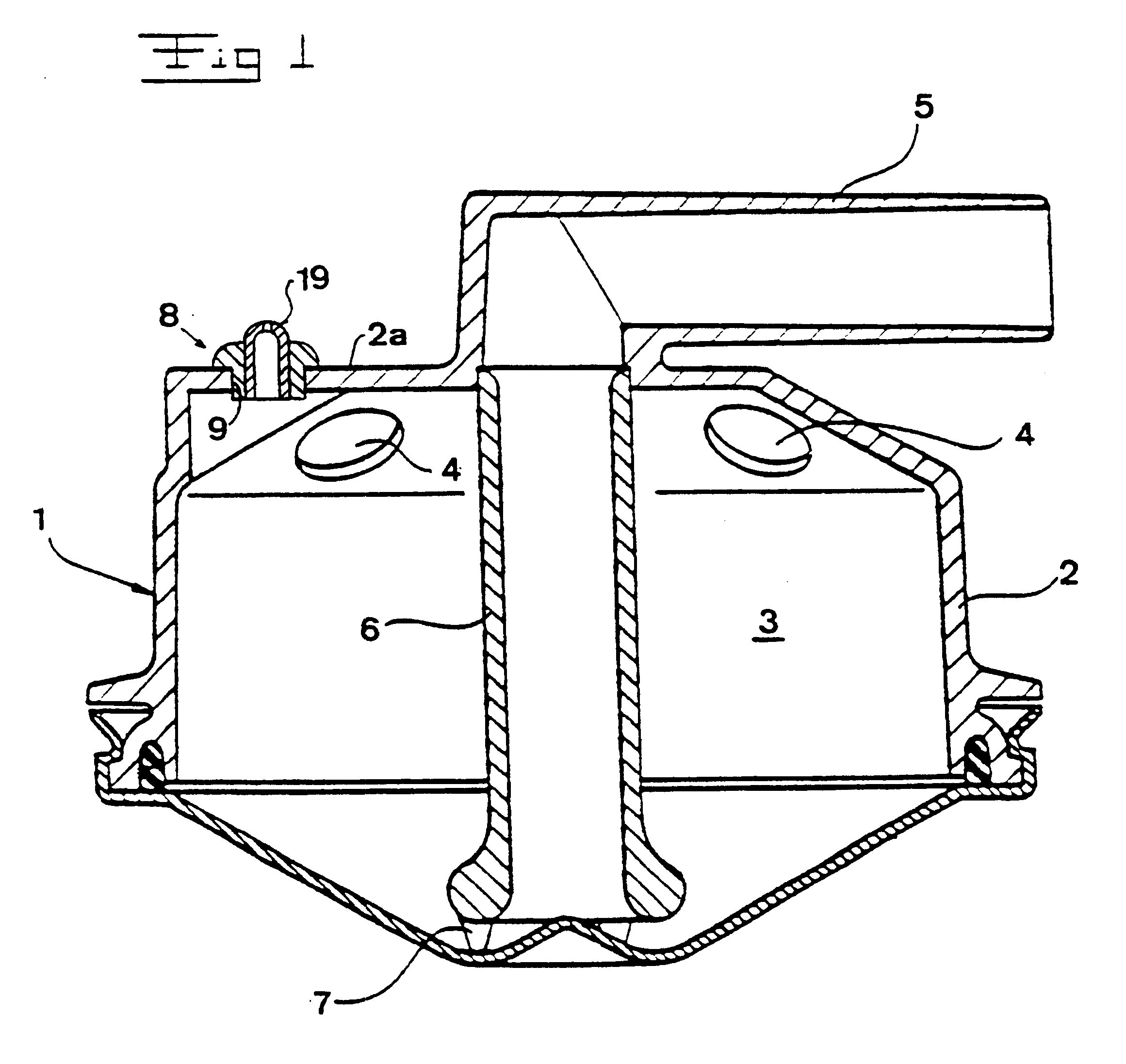 Device arranged to permit an air flow from an environment to an inner space