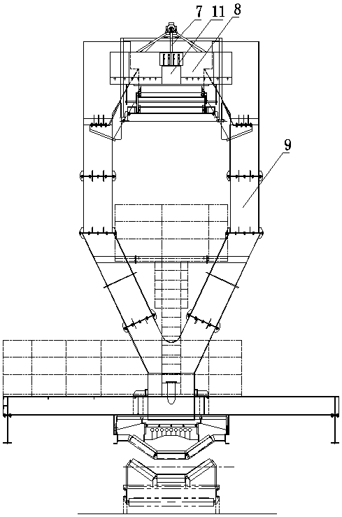 Distributing device for bucket wheel stacker and reclaimer and bucket wheel stacker and reclaimer