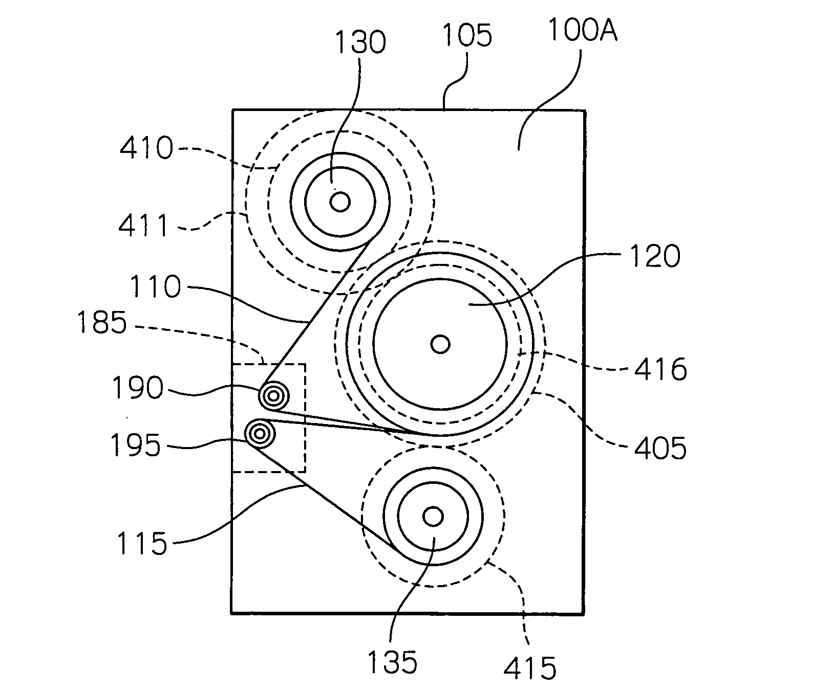 Media storing and feeding device with maximum angular speed of reels reduced