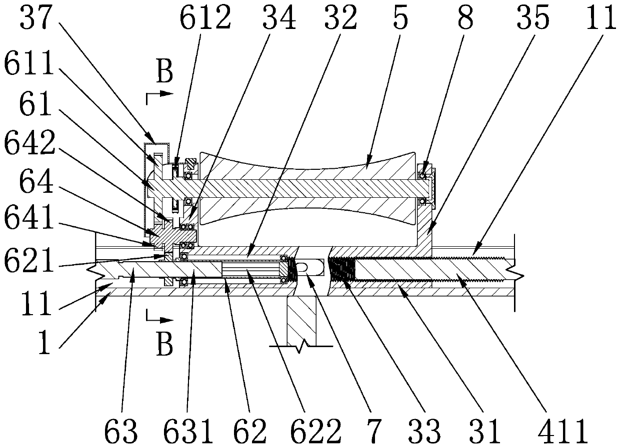 Pipe section supporting and assembling device