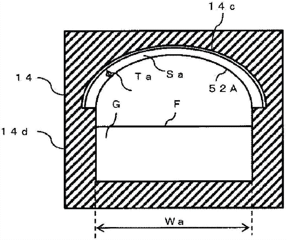 Pressure reducing and defoaming device for molten glass, molten glass manufacturing method, and glass product manufacturing method