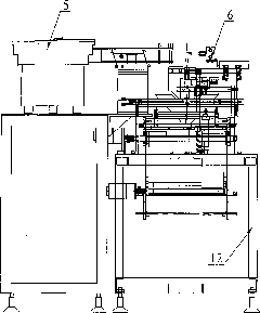 Intelligent packer with manipulator for receiving and sending swabs and quantificationally dosing and use method thereof