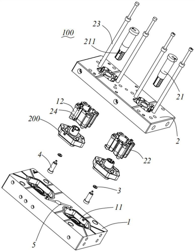 Inner buckle injection molding device