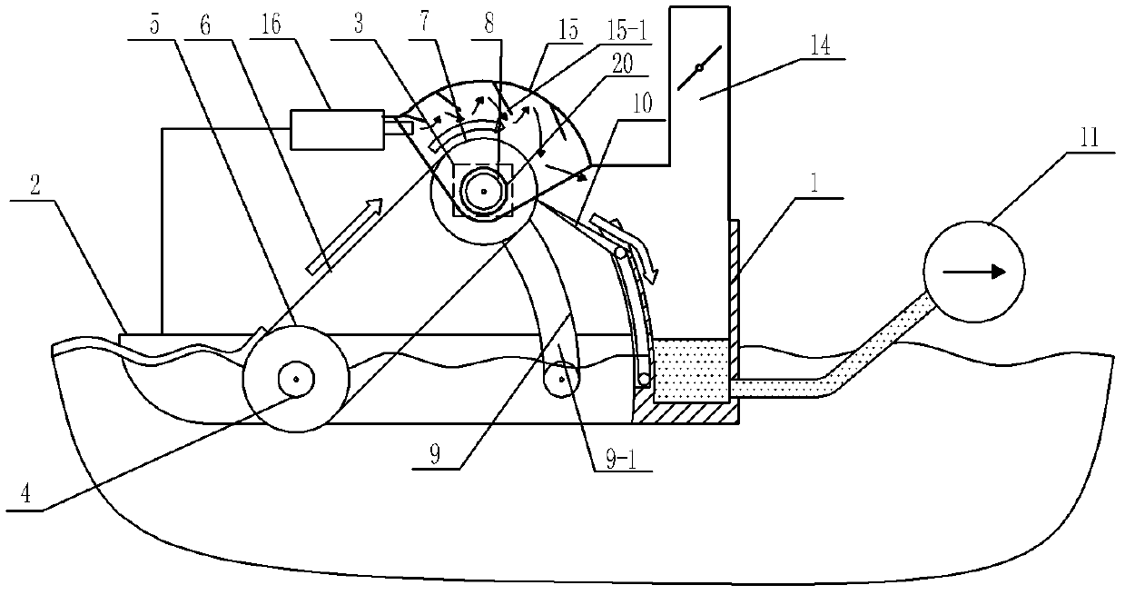 Water surface oil recovering device