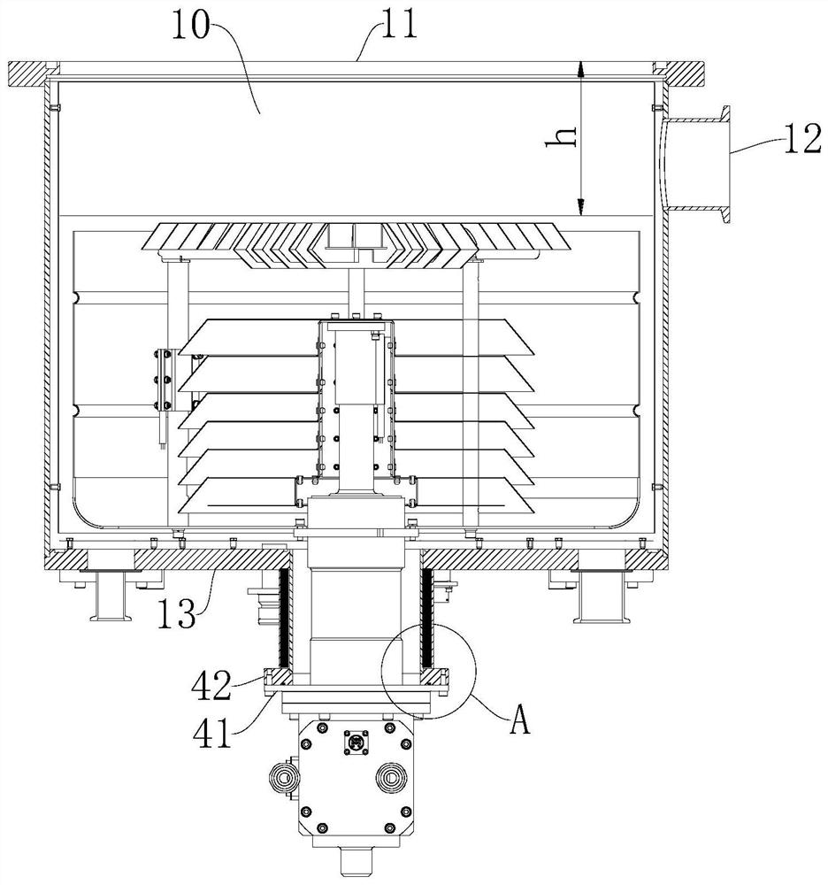 Low-temperature pump convenient for water vapor regeneration